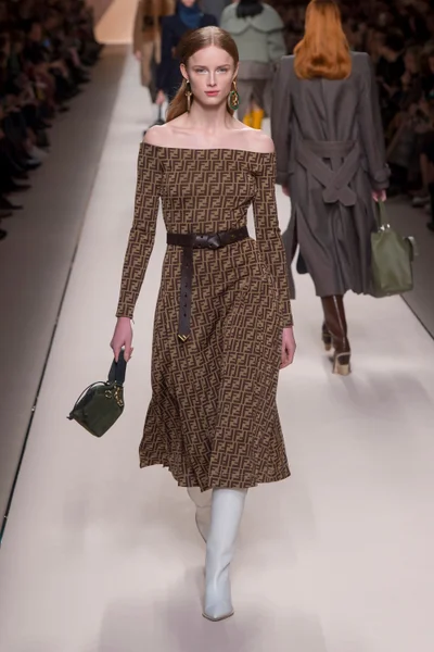 Look 28